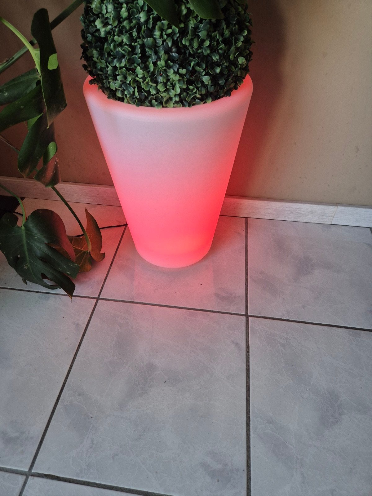 vaas met verlichting, Tuin en Terras, Ophalen, Kunststof, Zo goed als nieuw, Binnen