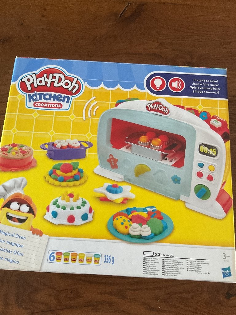 Play-doh four à gateaux, Kinderen en Baby's, Speelgoed | Educatief en Creatief, Zo goed als nieuw, Knutselen, Met licht, Met geluid