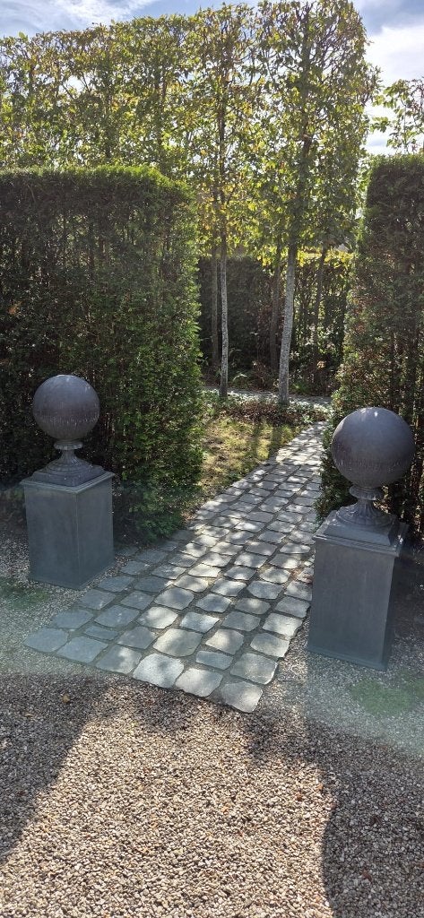 2x loden bol + loden zuil Rita Jordens, Enlèvement