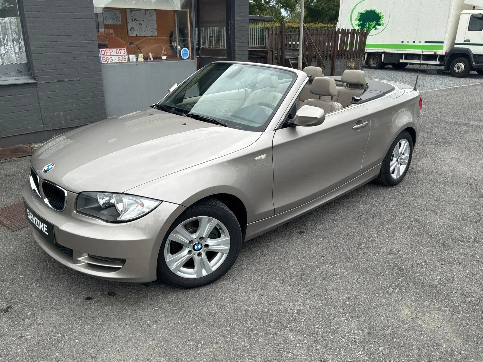 BMW 1 Serie 118i - Cabrio - 74000km! (bj 2010), Auto's, BMW, 1 Reeks, Leder, Handgeschakeld, Grijs