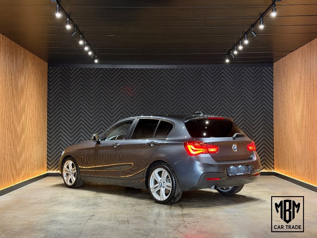 ✅ BMW 118 i LCI M Pack GARANTIE Navi Leder Zetelverwarming, Auto's, BMW, 100 kW, Zwart, Leder, Bedrijf