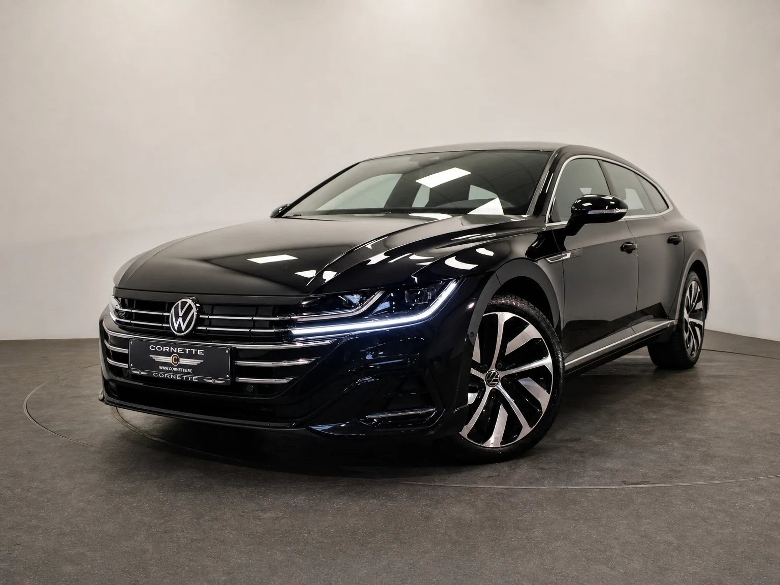 Volkswagen Arteon 1.4 Shooting Brake R-Line Hybrid CAMERA, Z, Automaat, Arteon, https://public.car-pass.be/vhr/8677ebf5-daa5-407a-b7d4-9573b3416498