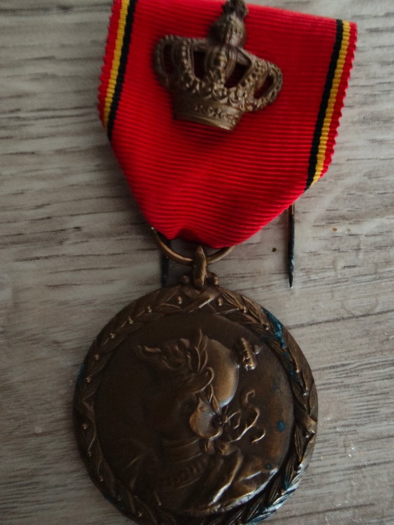 Médaillés La Belgique Couronnée, Collections, Objets militaires | Général, Enlèvement ou Envoi