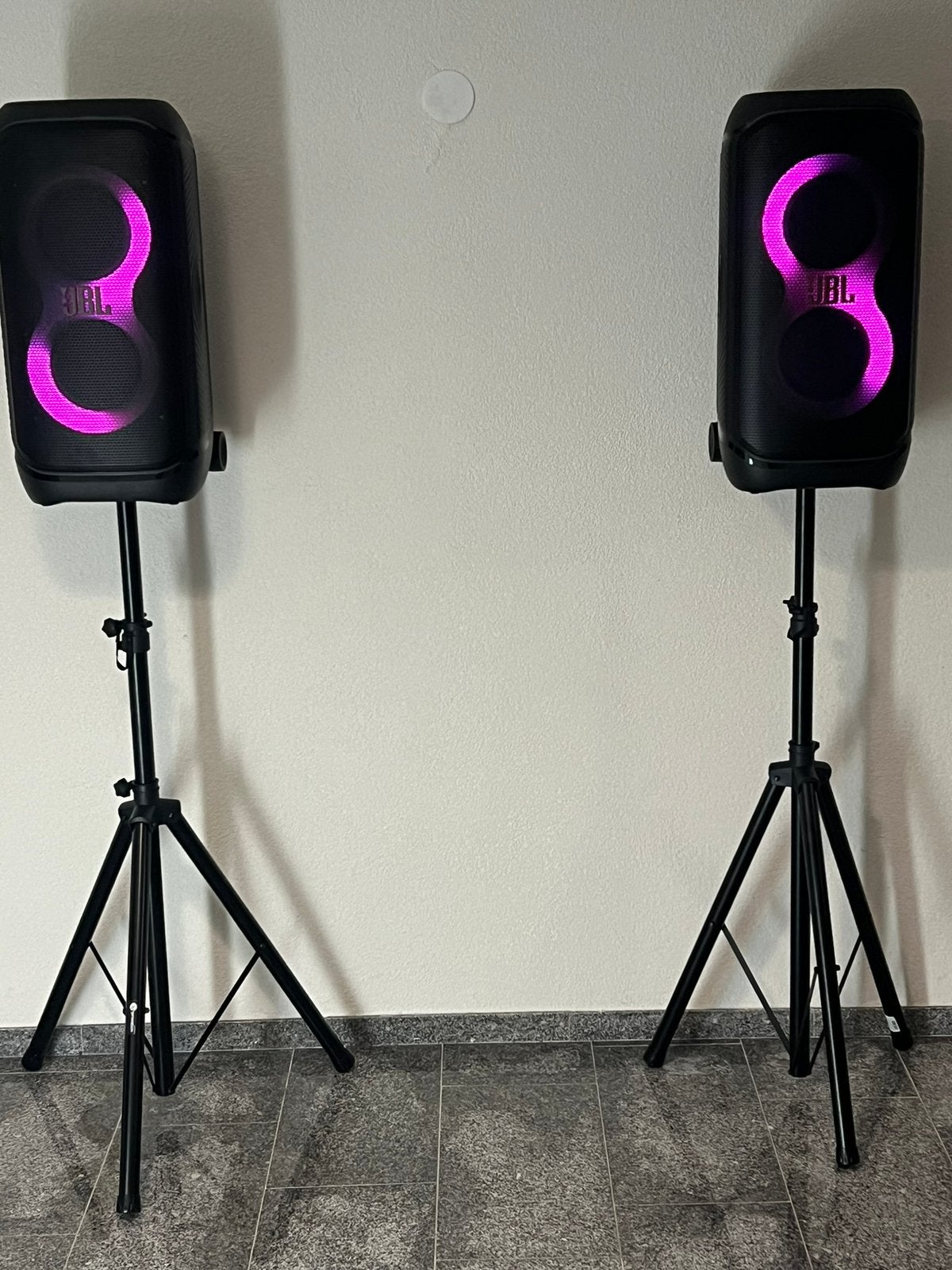 Jbl partybox 320 te huur, Ophalen, Zo goed als nieuw