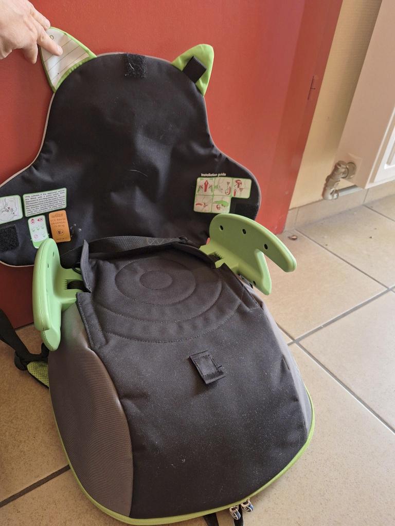 rehausseur auto de voyage Trunki - portable en sac à dos, Enfants & Bébés, Enlèvement, Comme neuf, Autres marques, Ceinture de sécurité