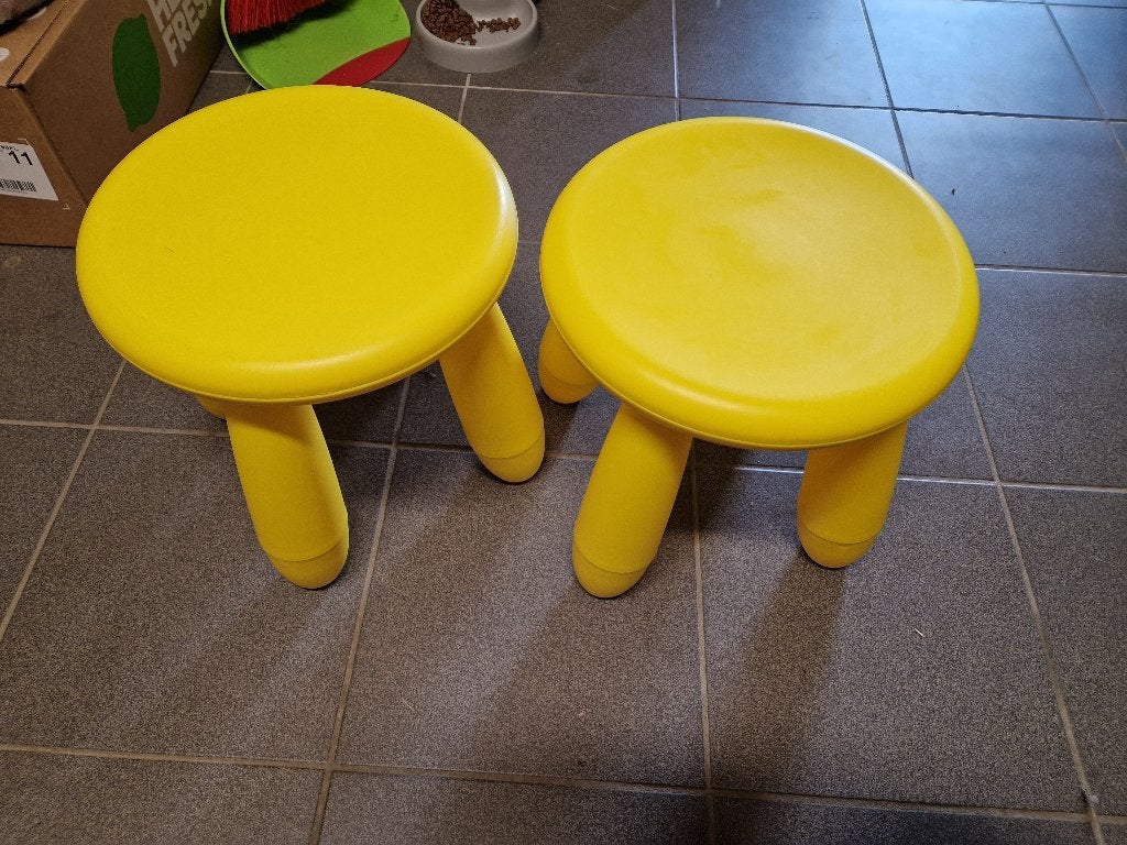 2 chaises IKEA MAMMUT pour enfants, Enfants & Bébés, Enlèvement, Comme neuf, Autres types