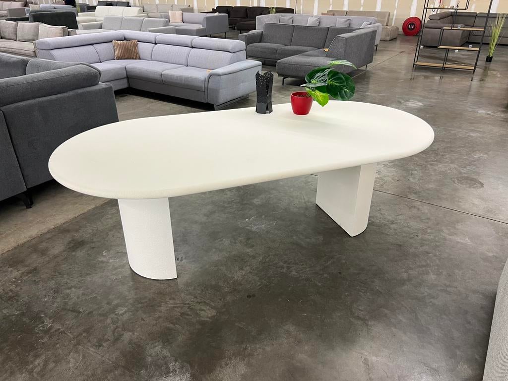 Nouvelle table design d'aspect MORTEX/béton — 695€