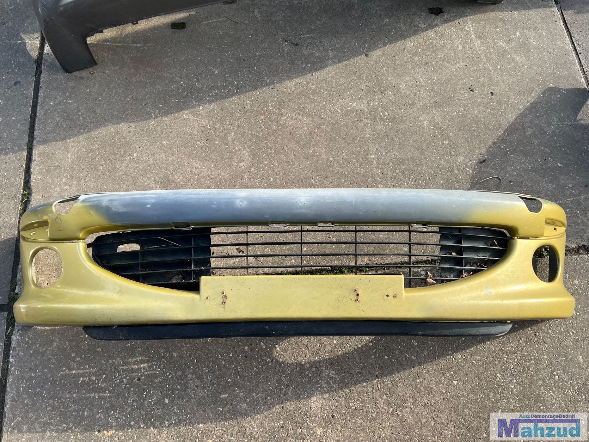 PEUGEOT 206 voorbumper geel 1998-2006, Taurusavenue 1
2132 LS  Hoofddorp, NL, Gebruikt, Contact.group@renault.com, Stellantis N.V.