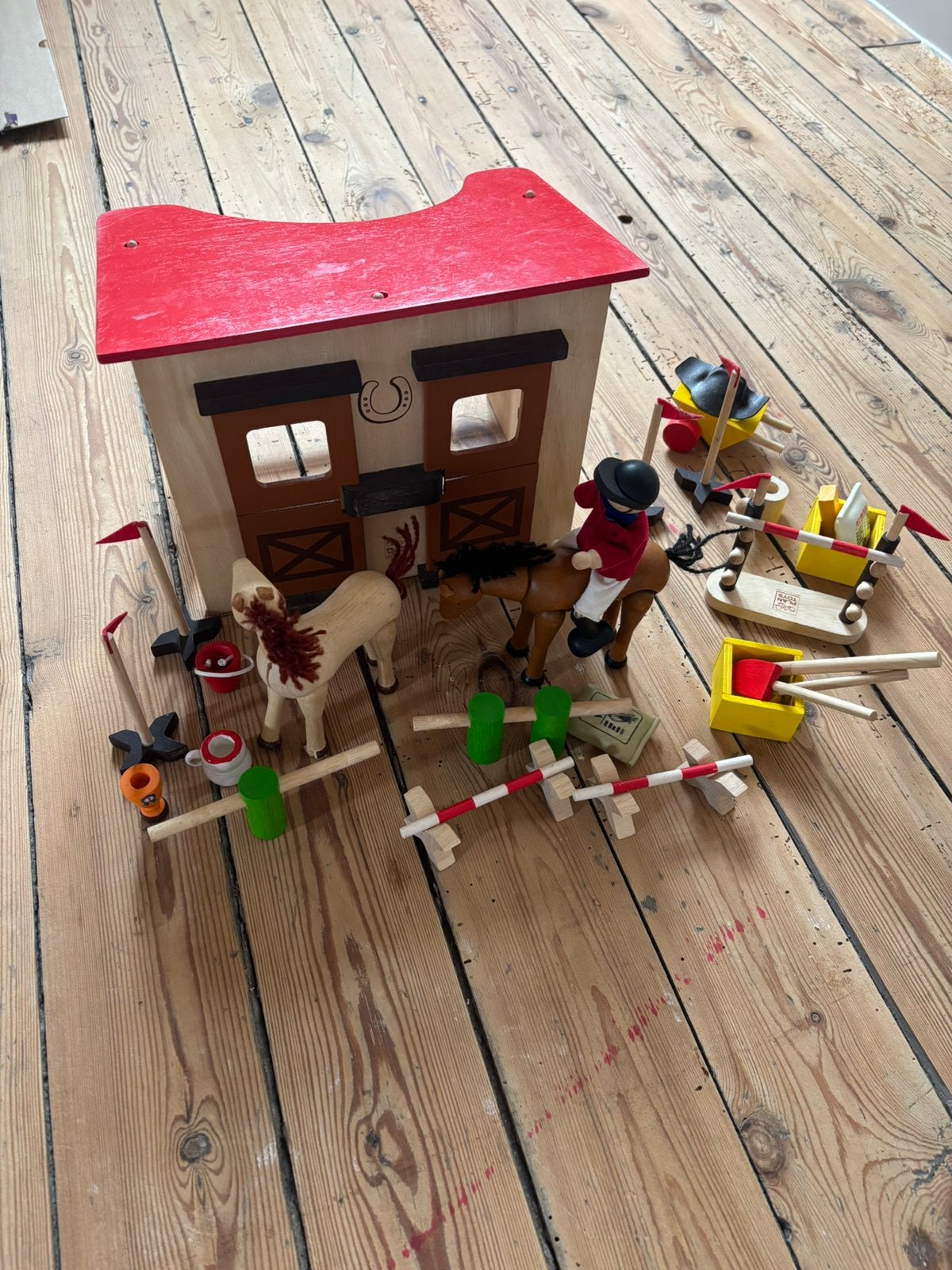 Plan toys paardenstal manege, Kinderen en Baby's, Ophalen, Zo goed als nieuw