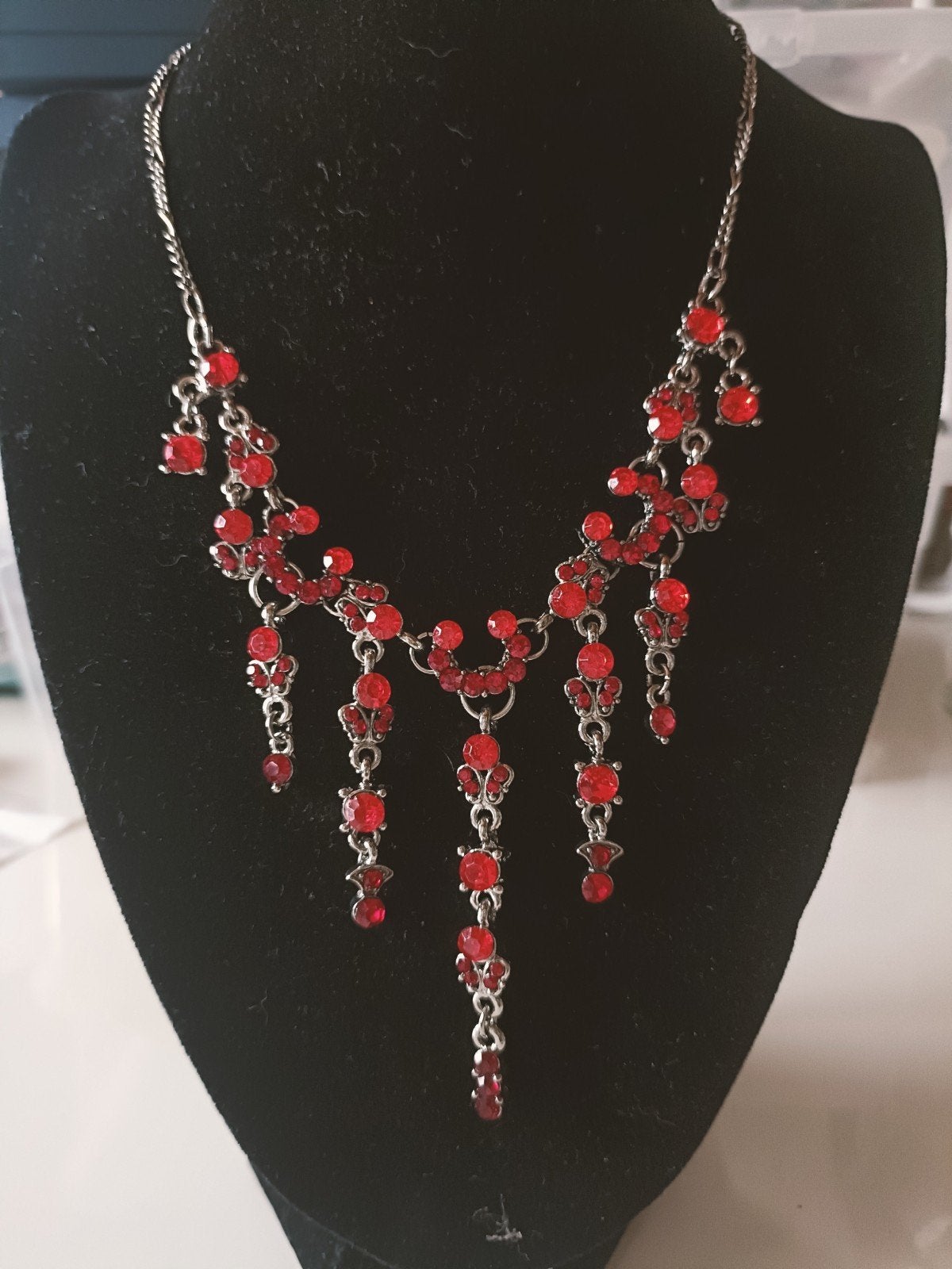 collier, Bijoux, Sacs & Beauté, Enlèvement ou Envoi, Neuf, Rouge
