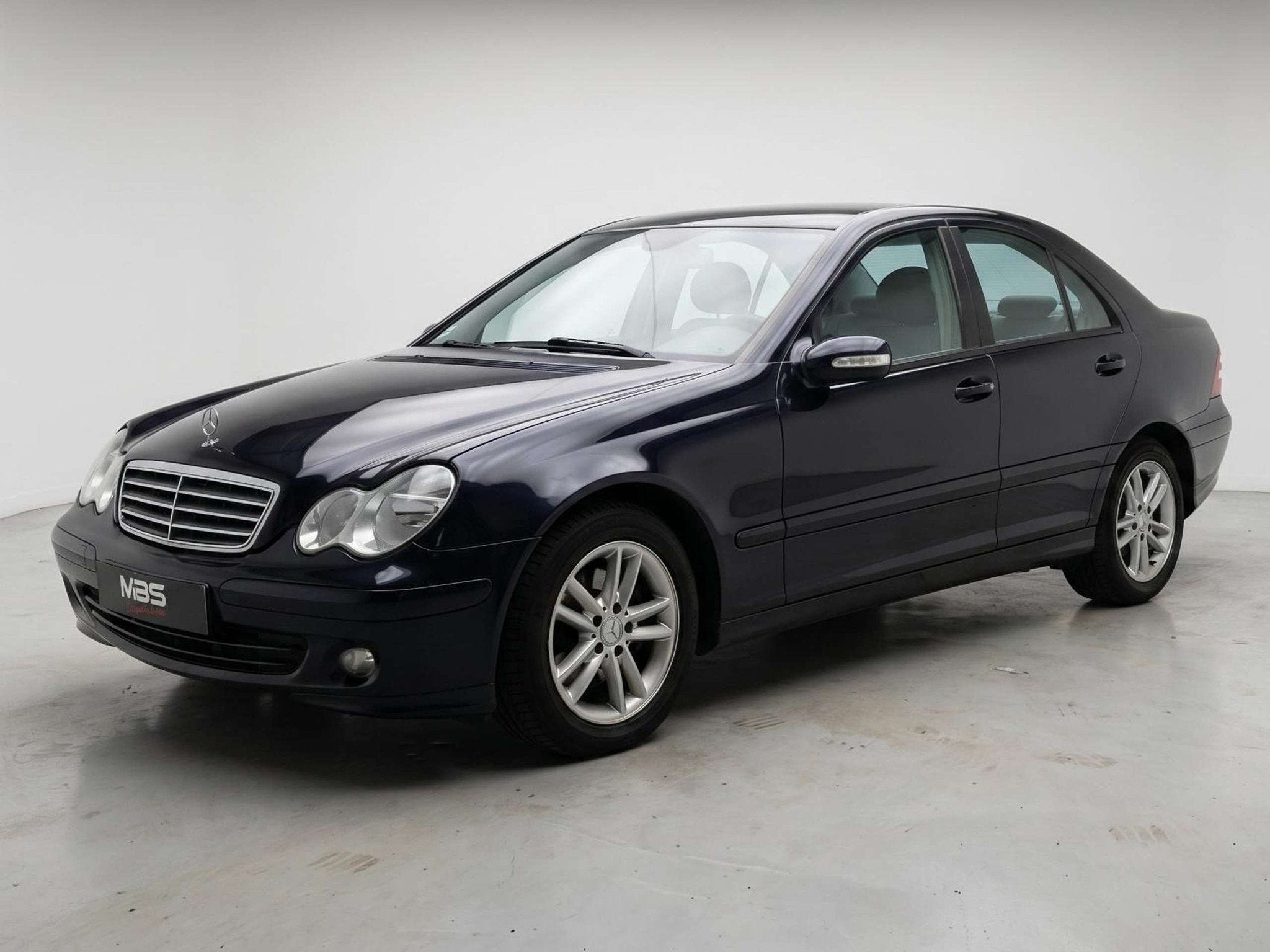 Mercedes-Benz C-Klasse 230 * BOITE AUTO* CLIM* VOLANT MULTI*, Auto's, Mercedes-Benz, 4 deurs, Stof, Gebruikt, Zwart