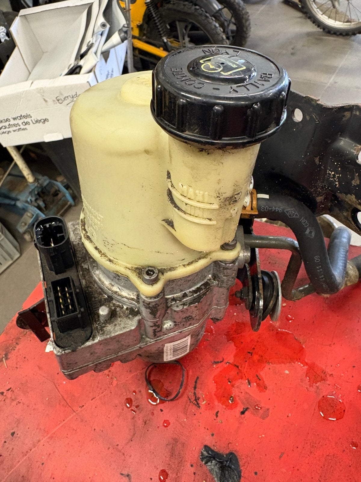 Pomp stuurbekrachtiging dacia kogan 1.5 dci, Ophalen, Gebruikt, Dacia