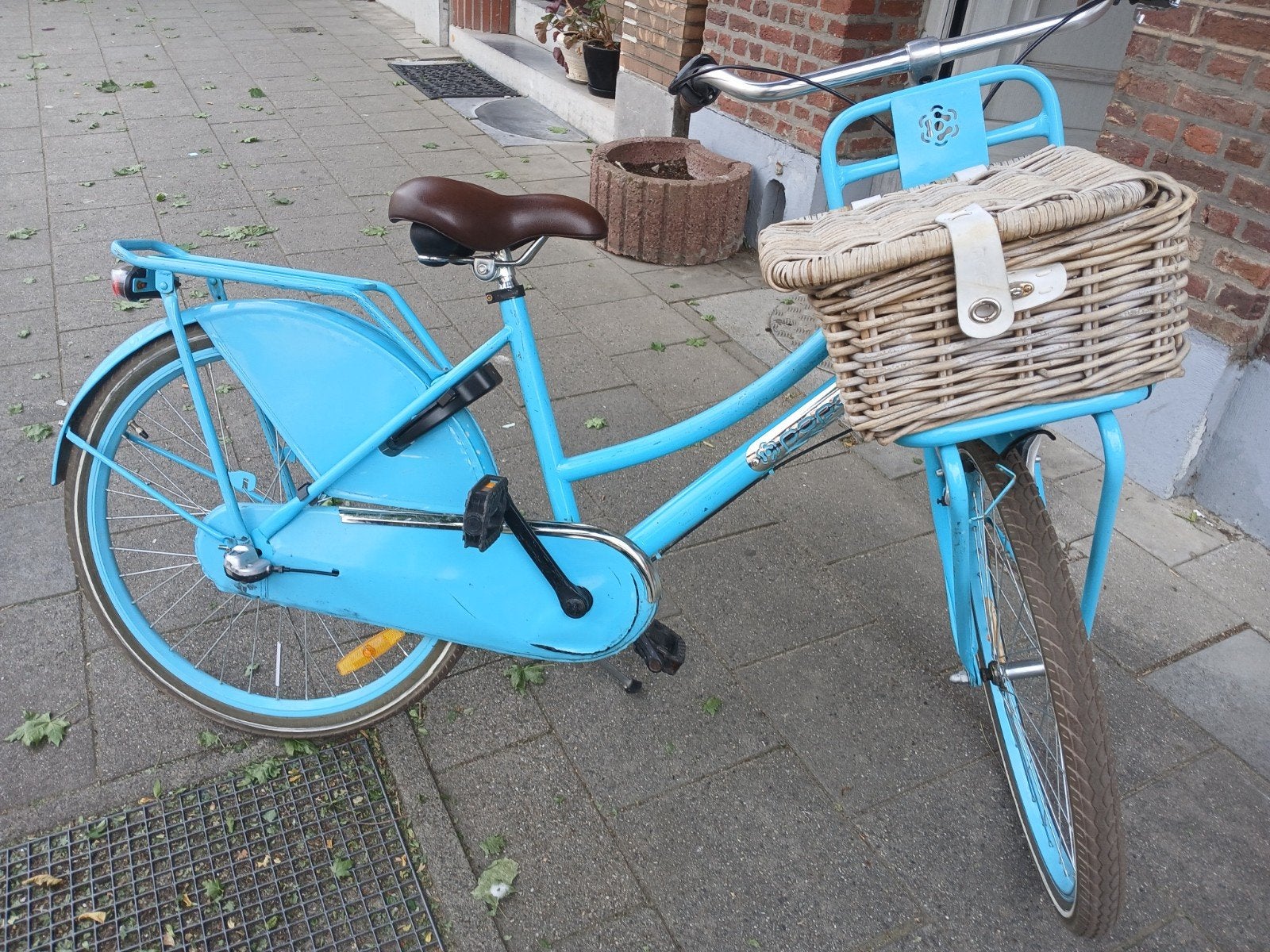 Le vélo de couleur bleue fonctionne parfaitement., Enlèvement
