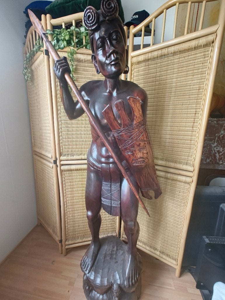 Grande statue en bois - Guerrier tribal sculpté à la main, Bois, 1 mètre - 2 mètres, Asie, Fait main