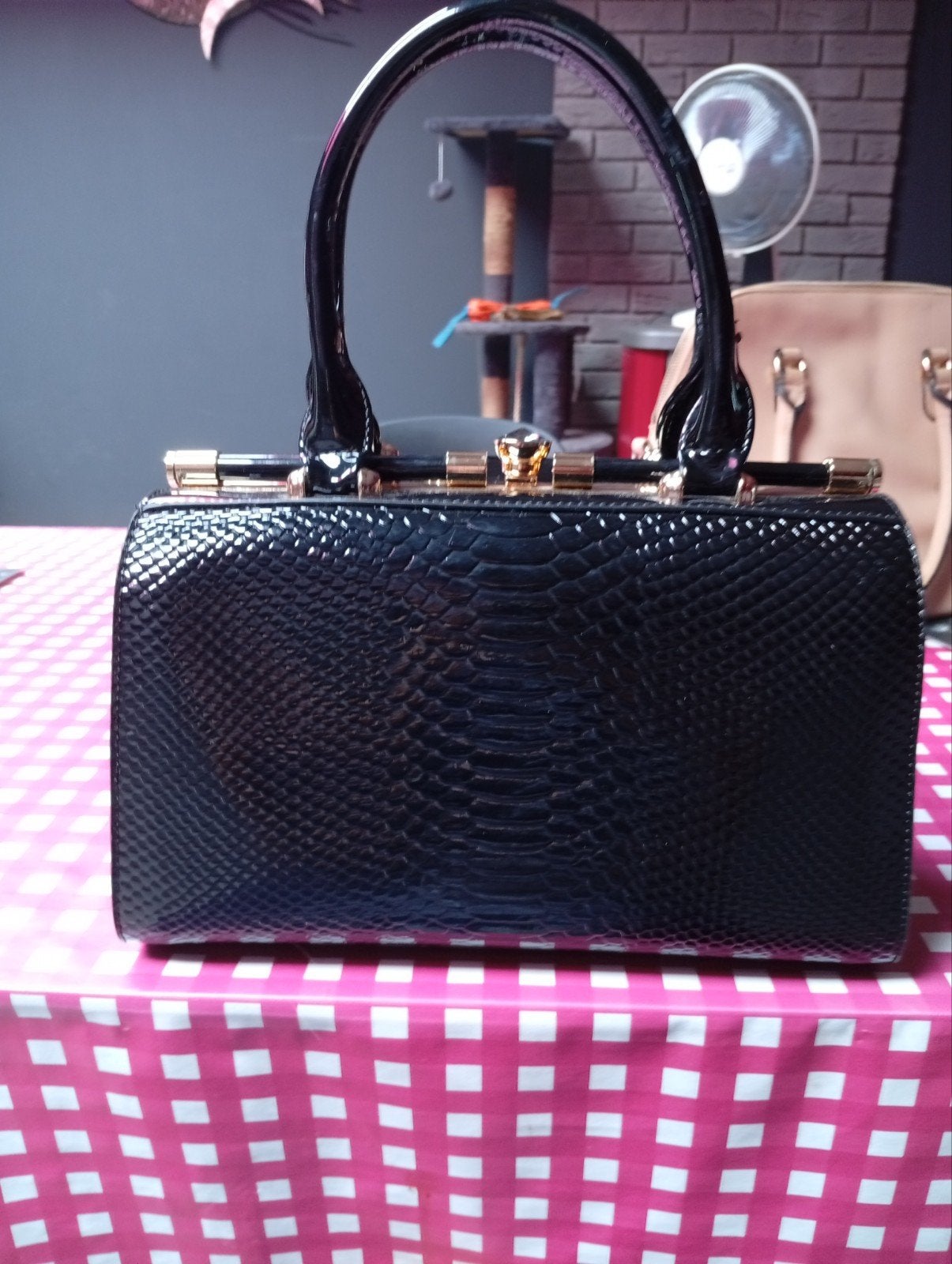 Très beau sac à main noir brillant, Noir, Sac à main
