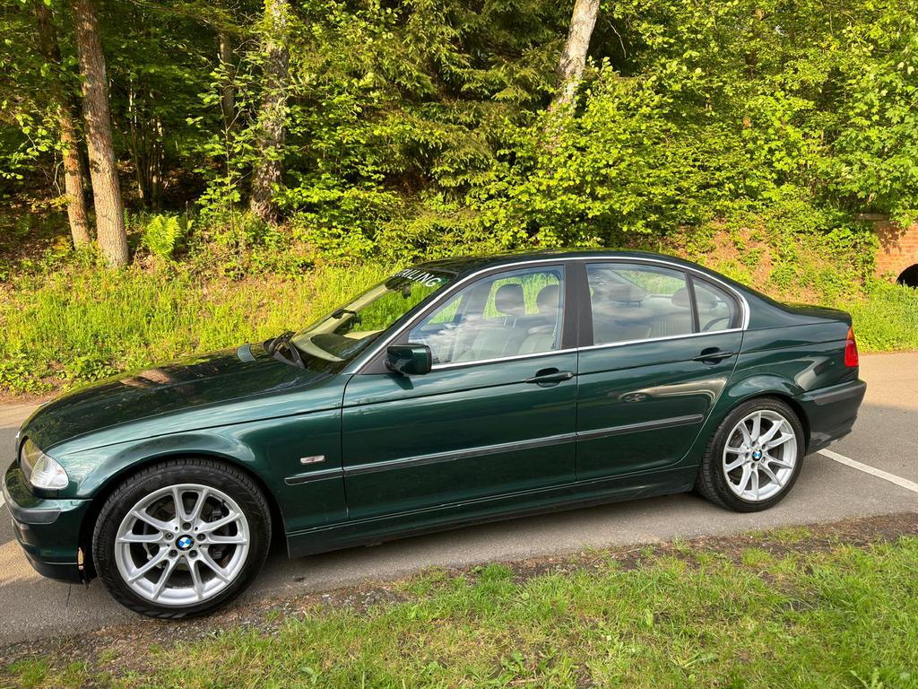Propere E46 323i 2.5L 6 cilinder in lijn youngtimer, Auto's, BMW, Achterwielaandrijving, Beige, Leder, 5 deurs