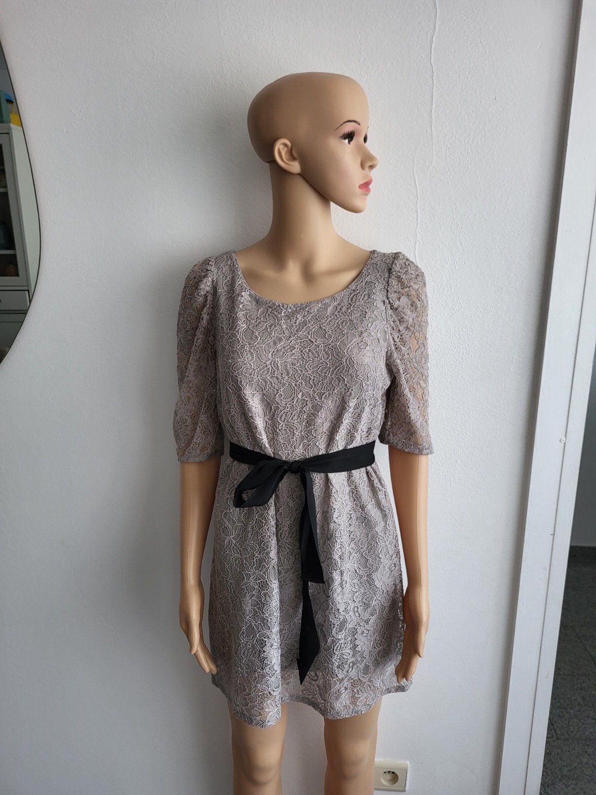 Mooie kanten jurk H&M maat 38 – €5
Beschrijving: Mooie elega, Ophalen of Verzenden, Maat 38/40 (M)