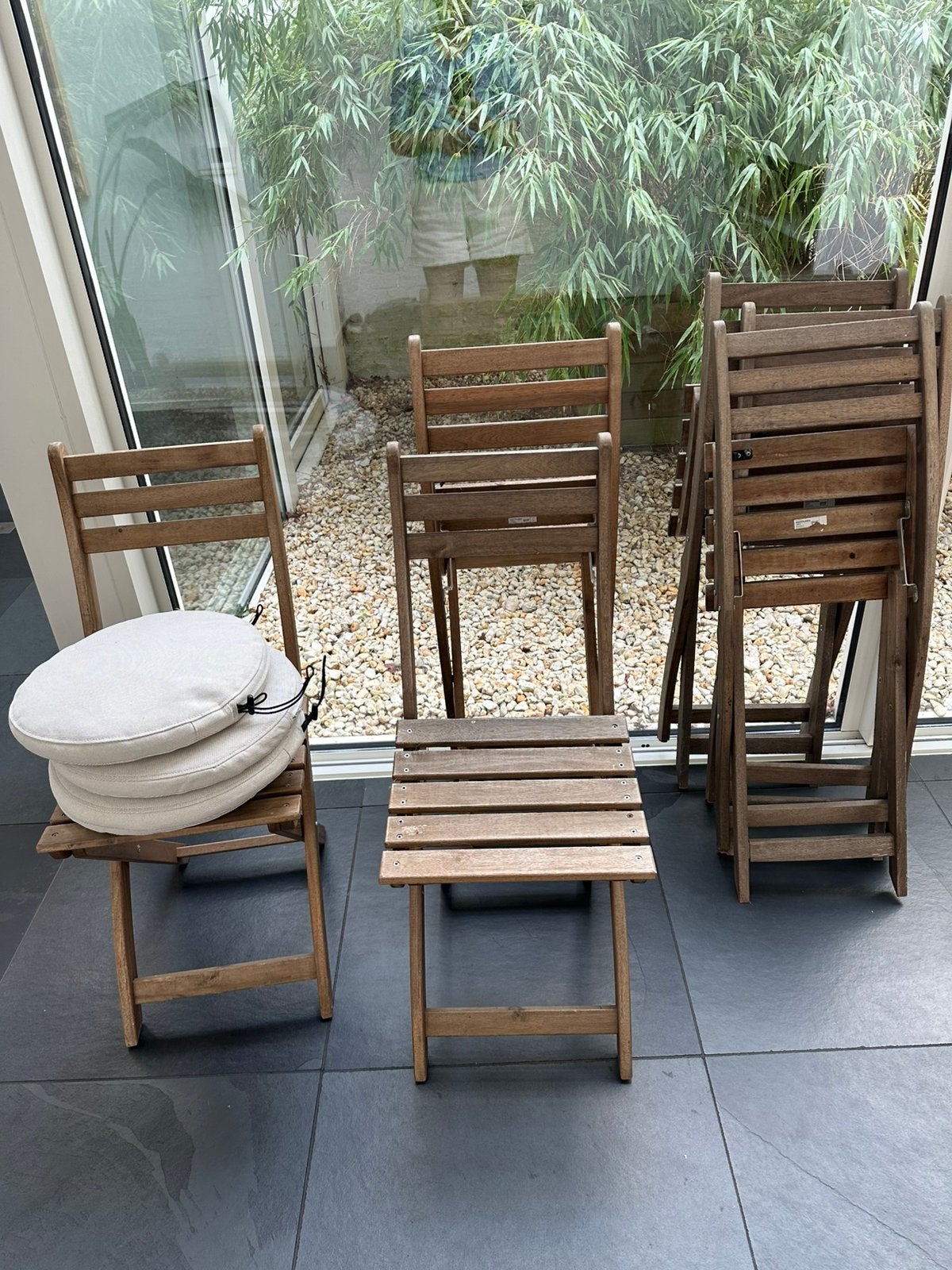6 houten plooistoelen en 4 kussen, Tuin en Terras, Tuinstoelen, Ophalen, Zo goed als nieuw