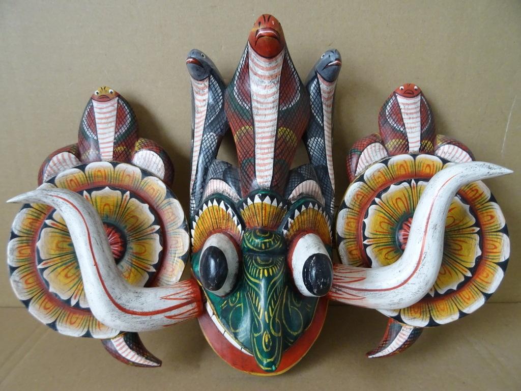 Masque indigène Sri Lanka masque vintage en bois + serpents, Antiquités & Art, Art | Art non-occidental, À accrocher, Enlèvement ou Envoi