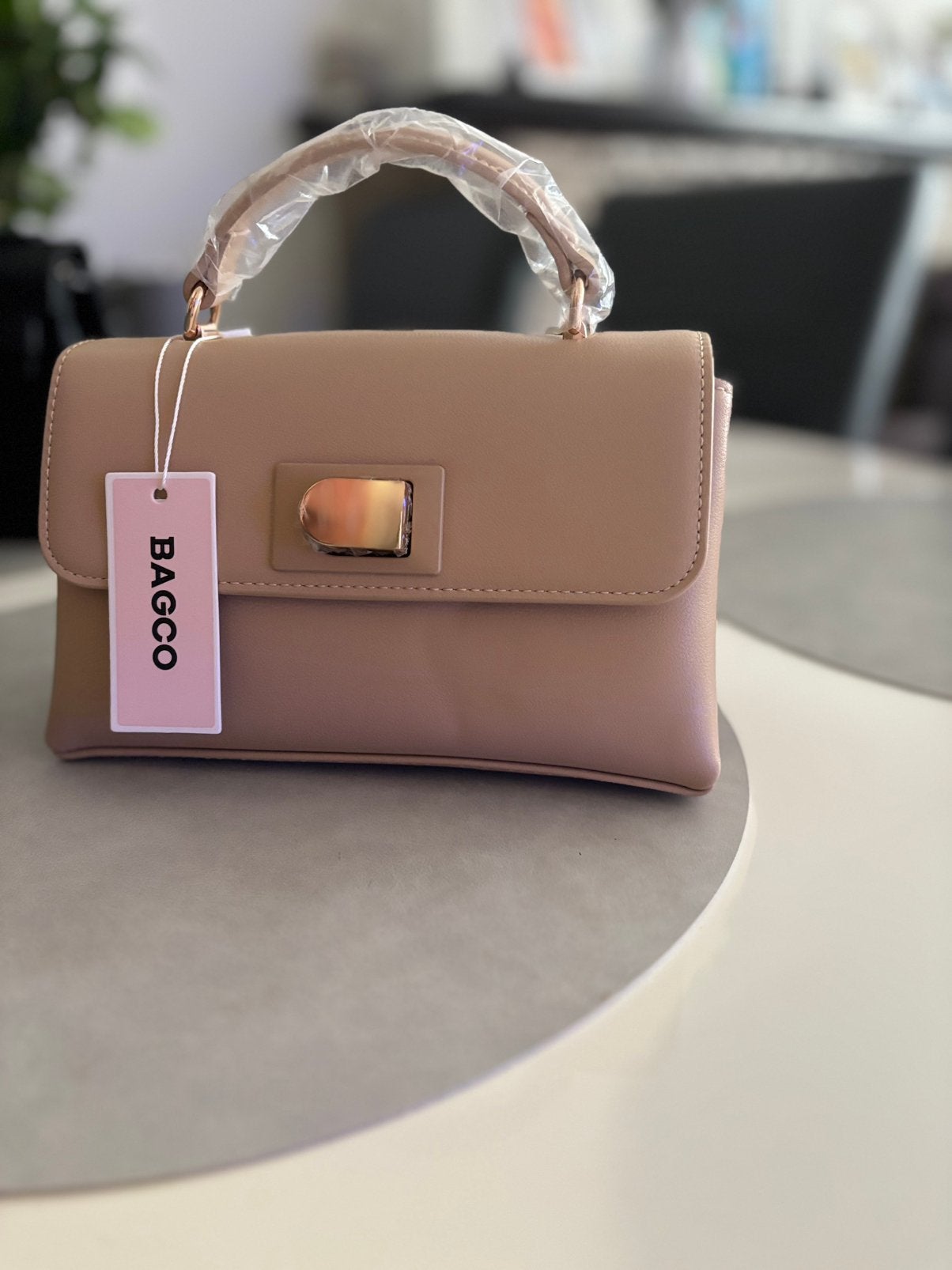 Prachtige beige handtas – NIEUW – merk BAGCO, Handtassen en Accessoires, Tassen | Damestassen, Ophalen of Verzenden, Zo goed als nieuw