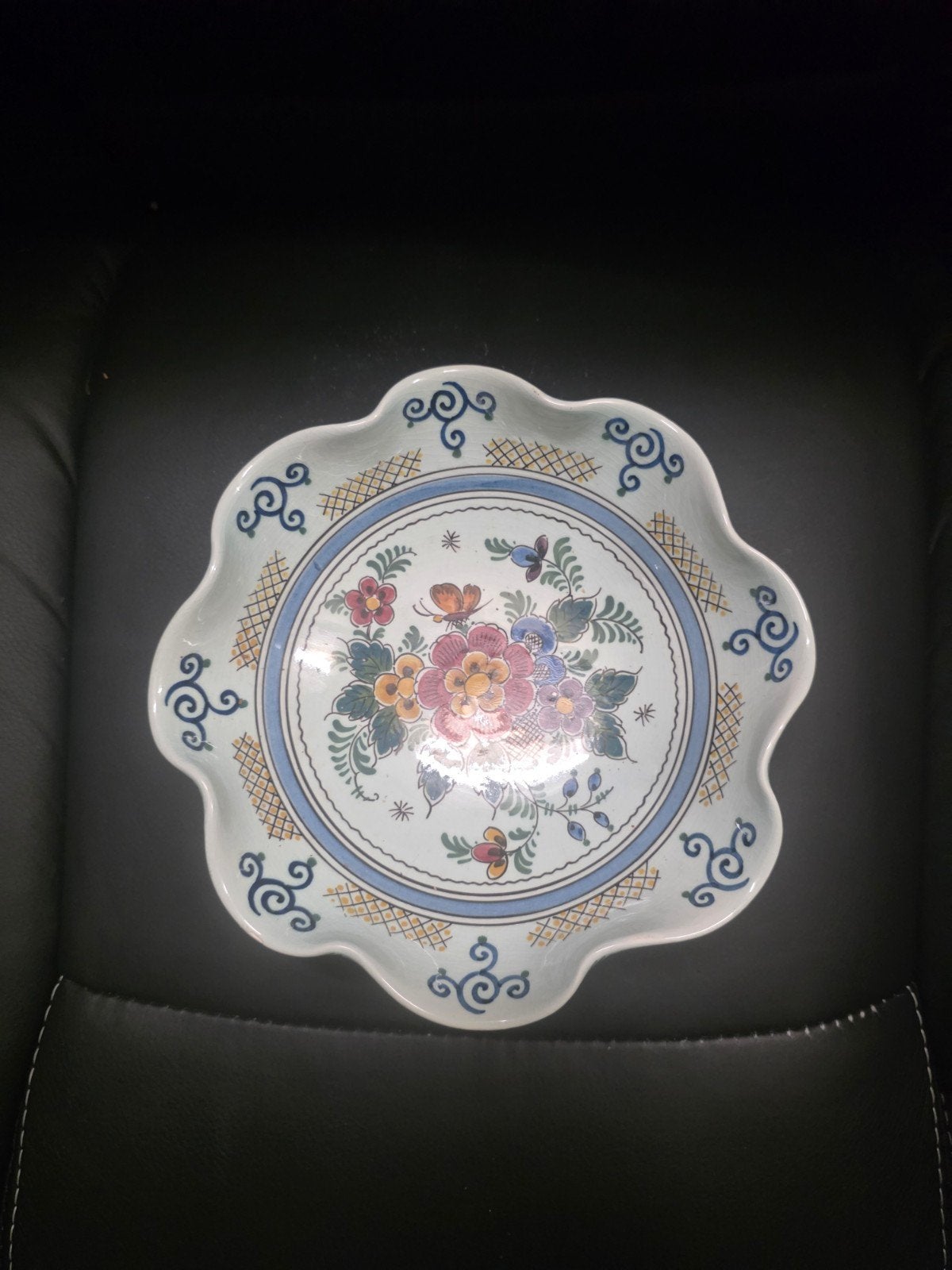 Originele Oud Delft Polychroom sierschotel - Handgeschilderd, Antiek en Kunst, Antiek | Porselein, Ophalen