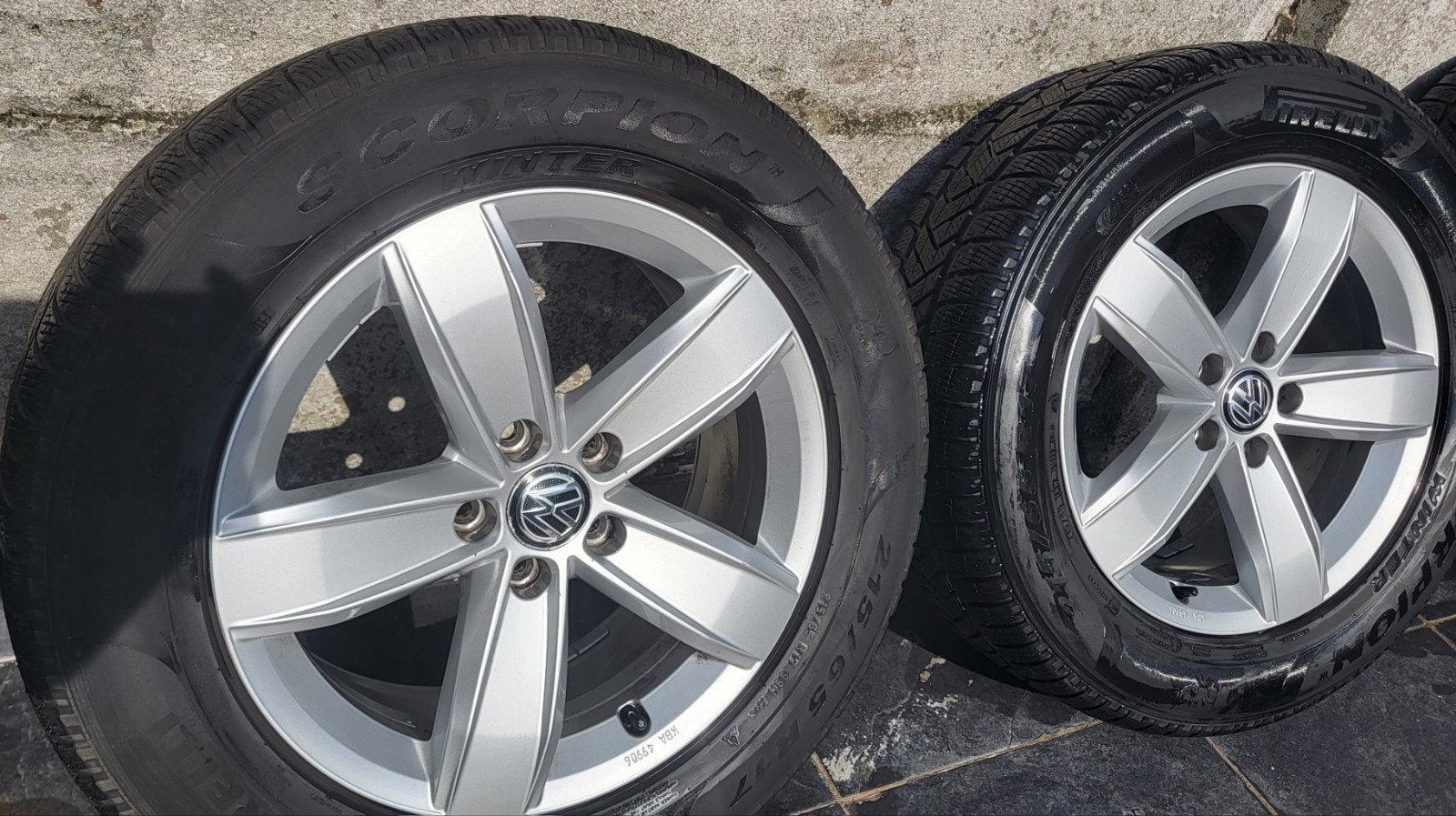4 roues d'hiver 17 pouces d'origine VW Tiguan — Pirelli Scor, Pneus hiver, Véhicule de tourisme, Enlèvement, Pneu(s)