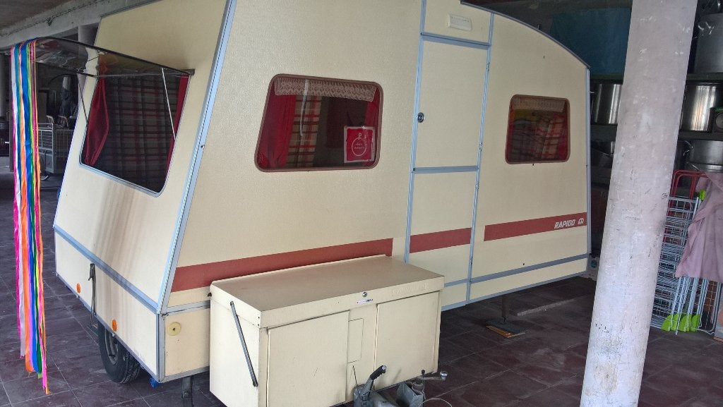 Rapido Confort Caravan, Caravans en Kamperen, Treinzit, 500 - 750 kg, Omvormbare zithoek, Tot en met 4