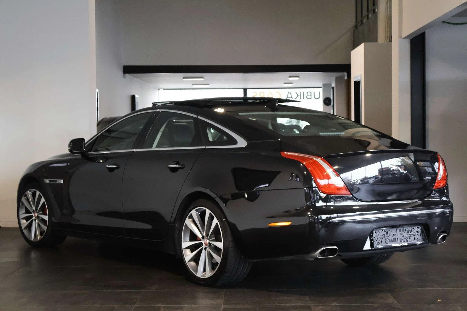 Jaguar XJ 3.0 V6 Diesel Pano DodeH Elek.V Keyless Garantie*, Auto's, Automaat, 275 pk, Gebruikt, Zwart