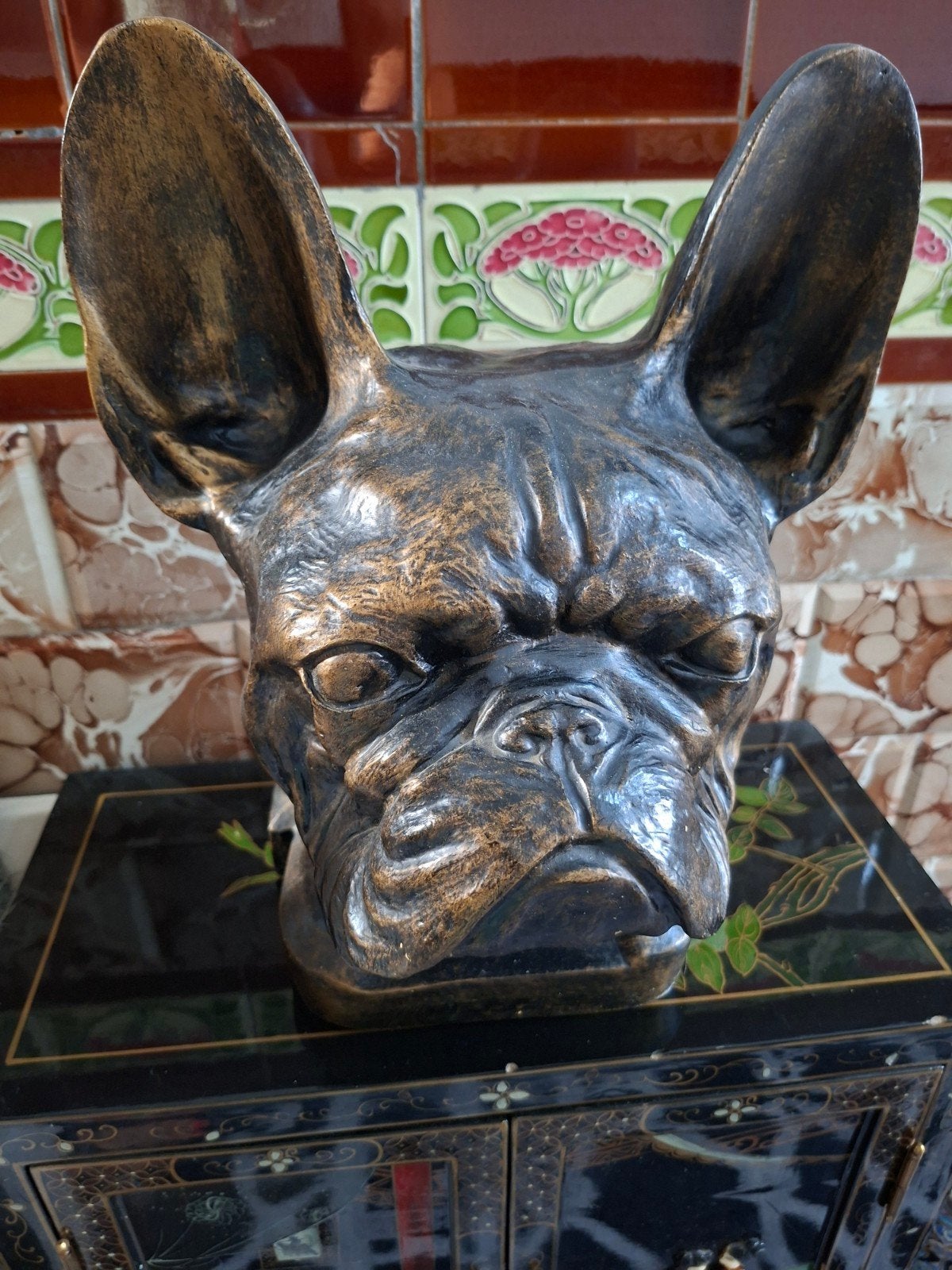 Franse bulldog beeld, Ophalen