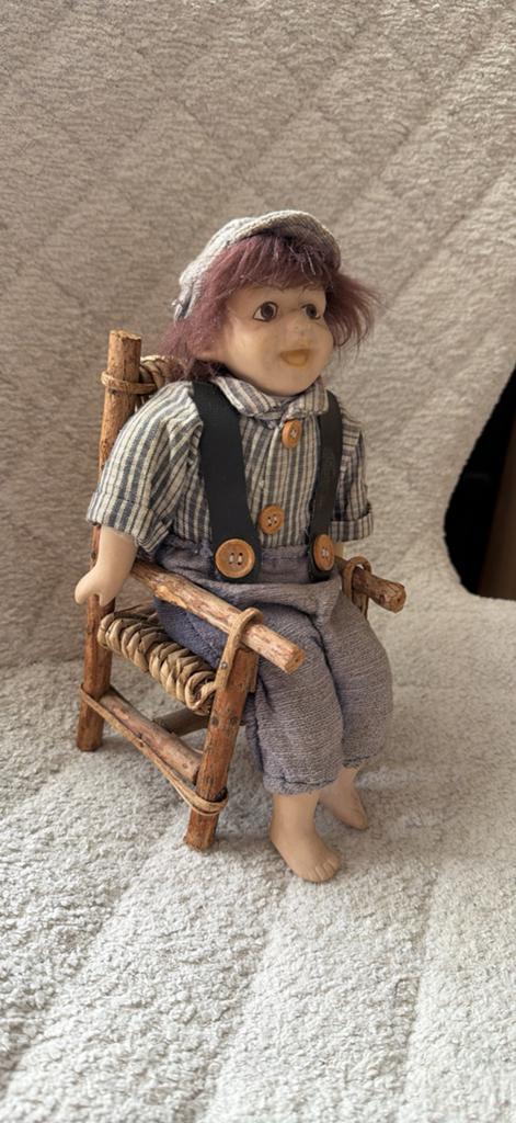 ANTIEKE POP UIT COLLECTIE PORSELEIN, Verzamelen, Ophalen, Zo goed als nieuw