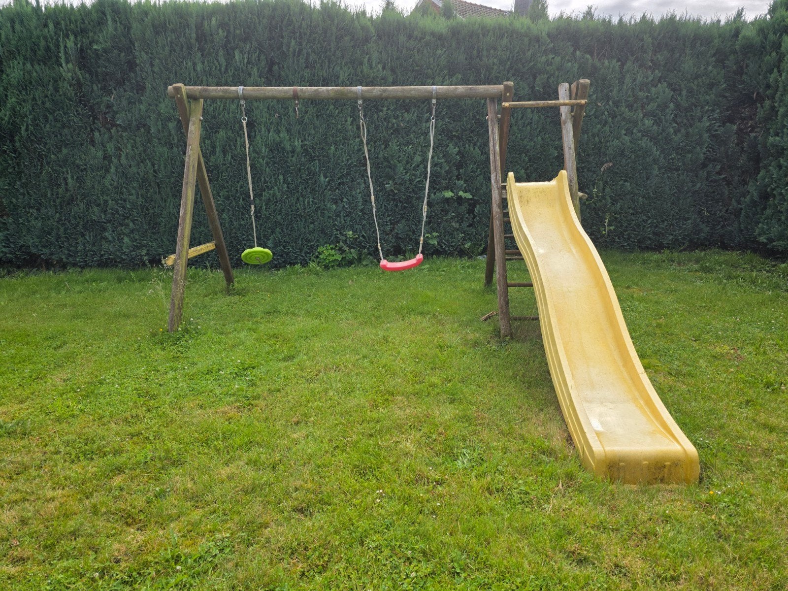 Belle balancoire en bois avec tobboggan, Enfants & Bébés, Jouets | Extérieur | Aires de jeux