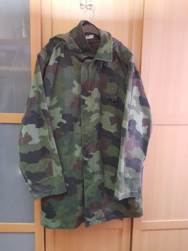 Manteau militaire homme avec capuche  et fourrure, Enlèvement, Comme neuf, Taille 48/50 (M), Vert