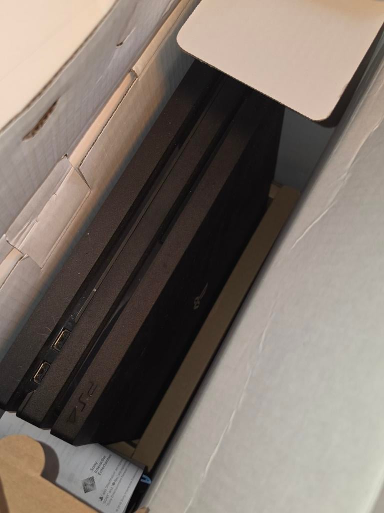 PS4 Pro 1TB CUH-7016B avec boîtier et manette, Avec disque dur, Enlèvement ou Envoi, Avec 1 manette, Utilisé