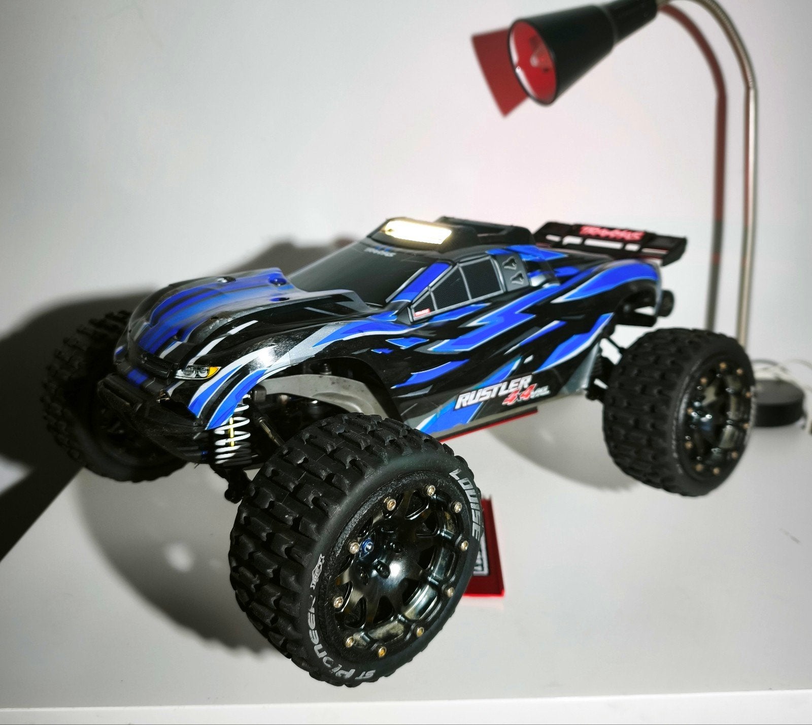 Traxxas Rustler VXL 4x4 TSM + extras – prêt à rouler, Échelle 1:10, Voiture off road, Comme neuf, Enlèvement