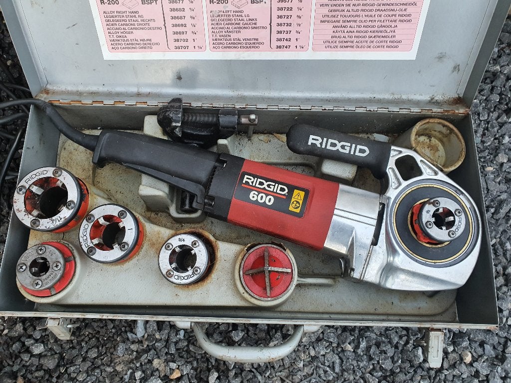Ridgid Model 600 prof. Handbediende draadsnijmachine, Ophalen, 1000 mm of meer, Zo goed als nieuw, Metaaldraaibank