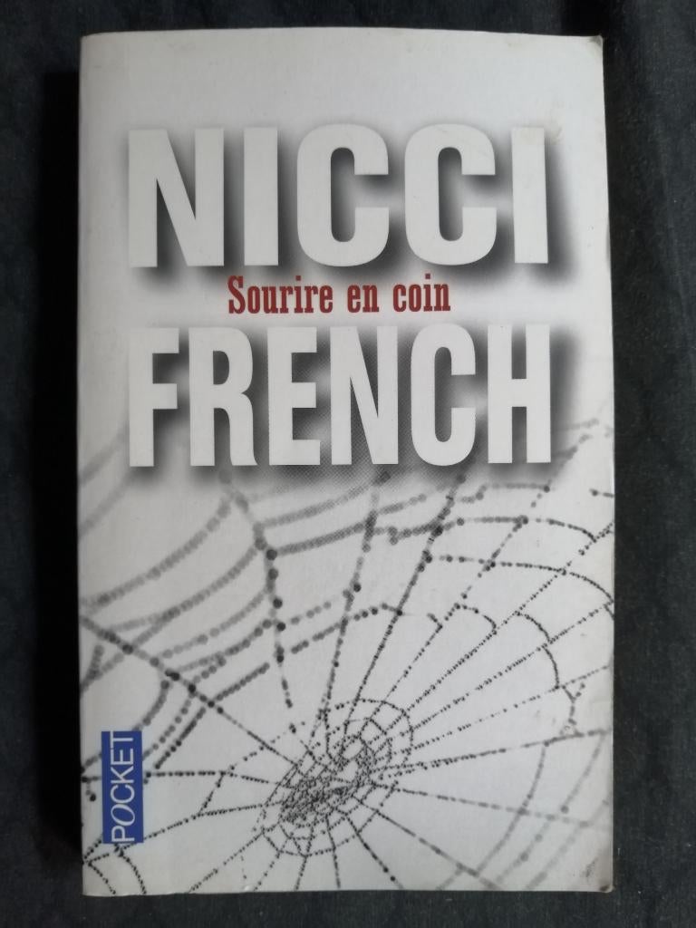 Sourire en coin de Nicci French, Boeken, Thrillers, Ophalen of Verzenden