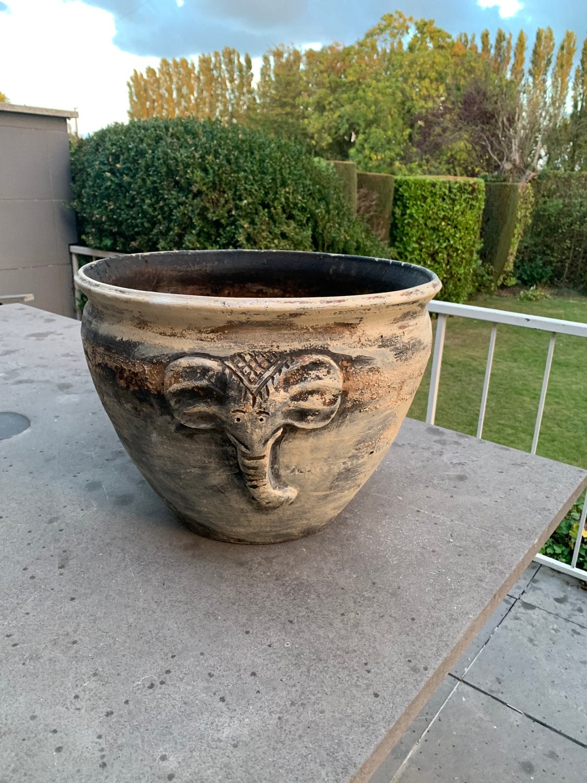 Mooi gepatineerde bloempot, Steen, Gebruikt, Rond, Minder dan 40 cm
