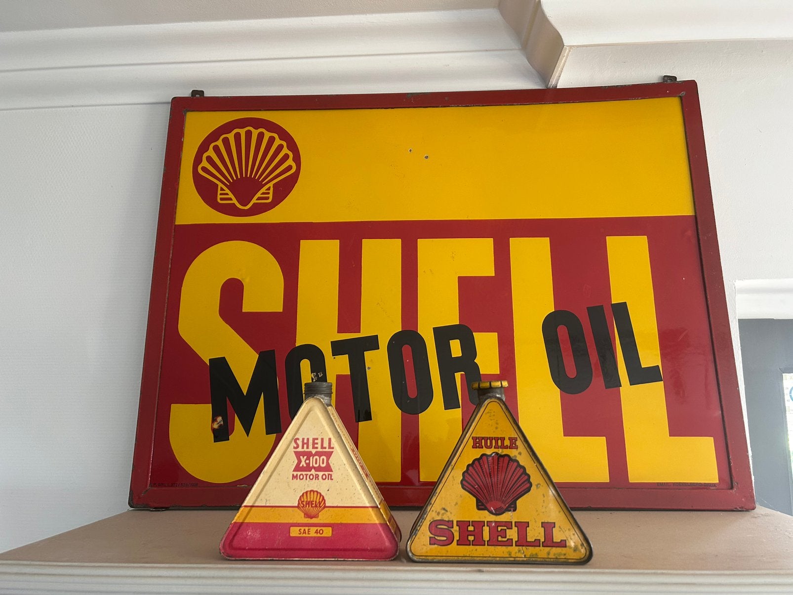 Lot d’une plaque emaillée Shell et 2 bidons triangulaires, Verzamelen, Ophalen, Zo goed als nieuw