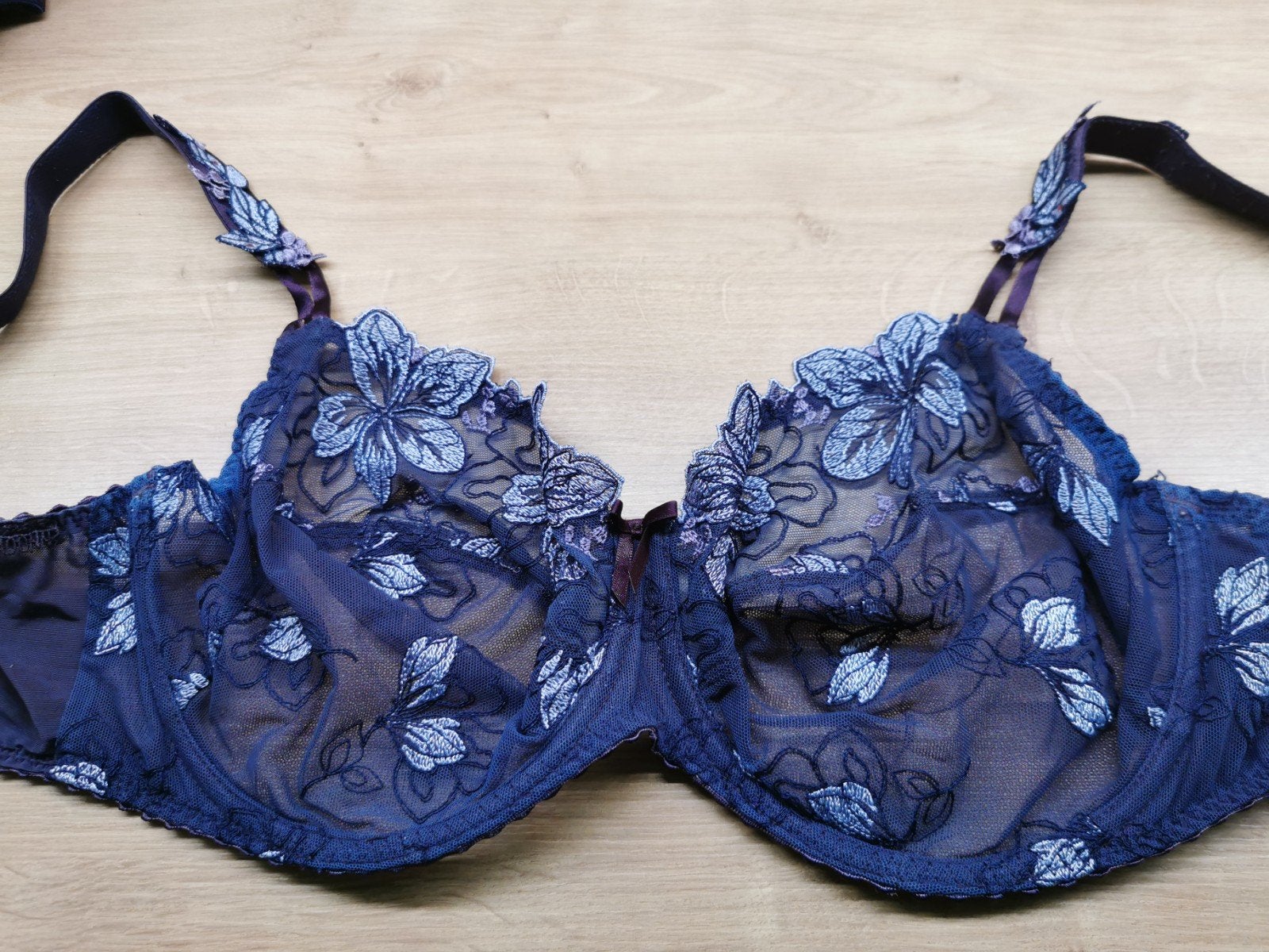 Mooie prima Donna bh's.maten tussen 95d en 100 d+e.
Prijs €2, Prima Donna, Ophalen, BH
