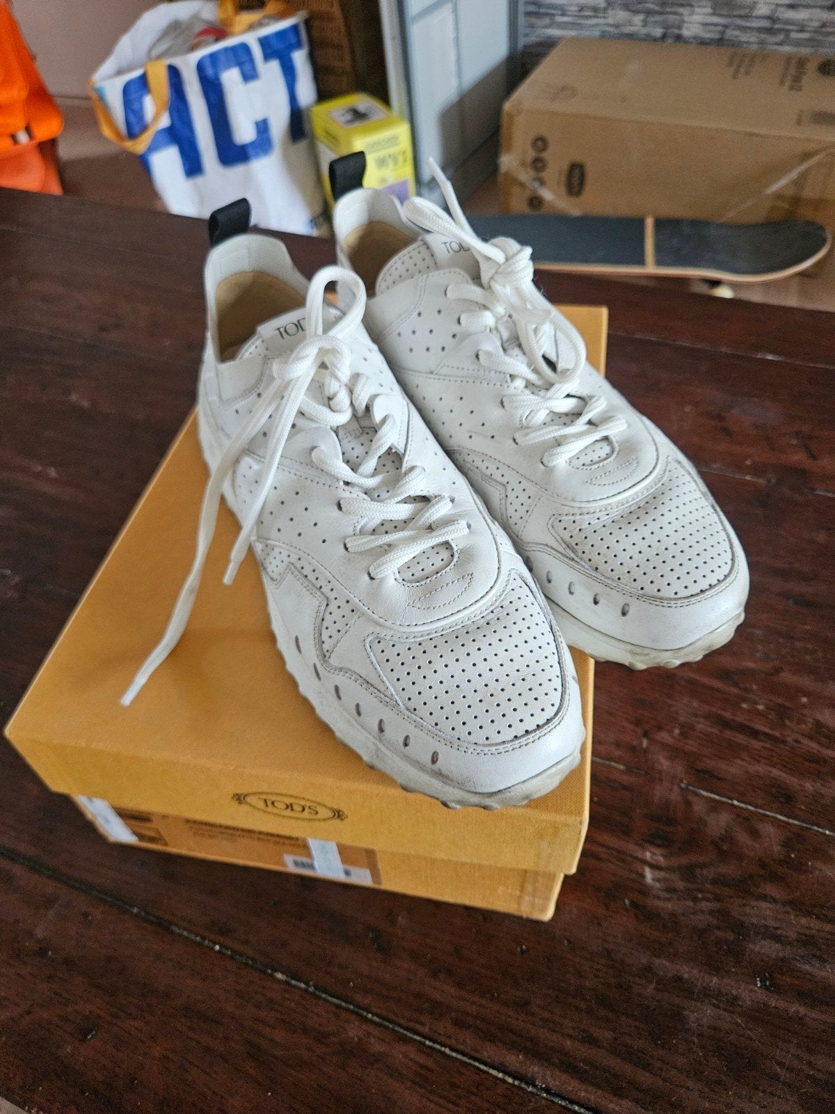 Tod's witte leren schoenen maat 42, Sports & Fitness, Basket, Enlèvement ou Envoi, Comme neuf, Chaussures