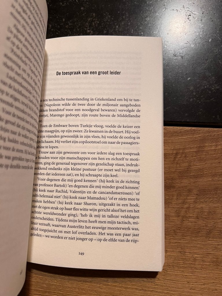 De Kleine keizer is terug - Romain Puertolas, Ophalen of Verzenden, Gelezen, Europa overig