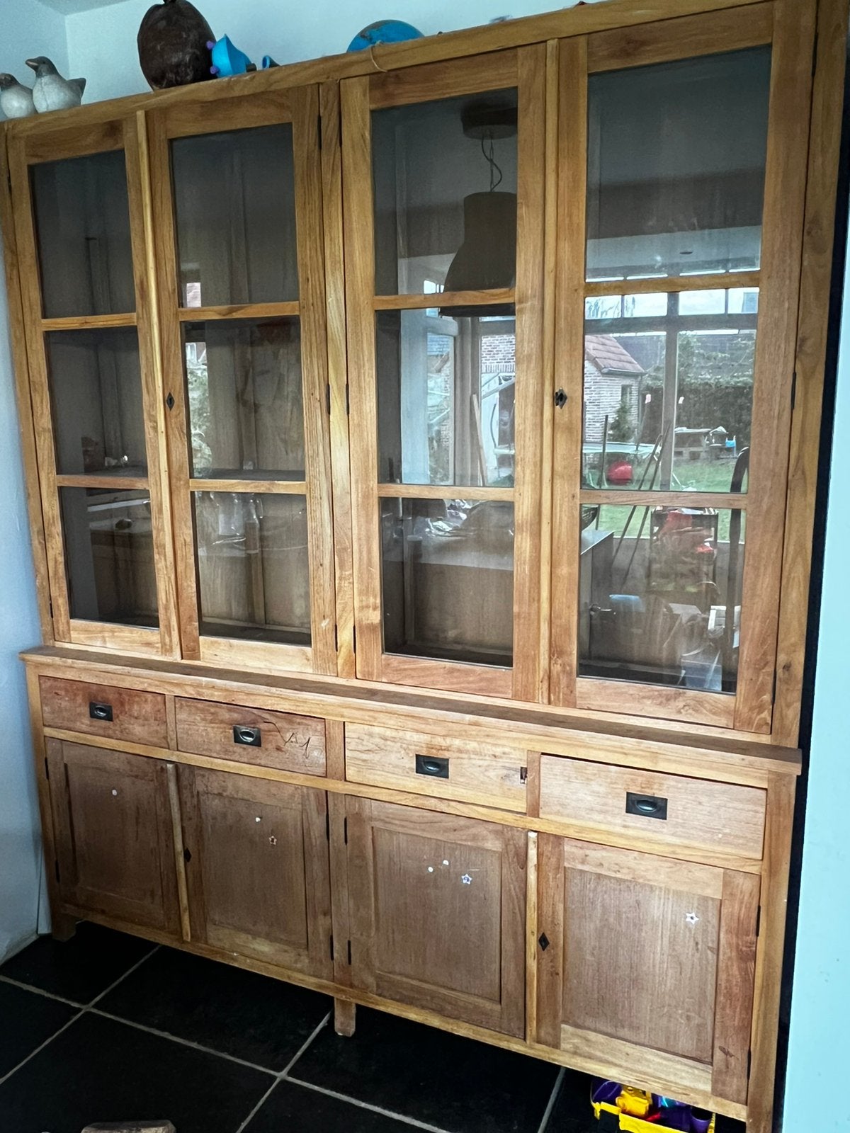 Teak kast, Enlèvement, Utilisé