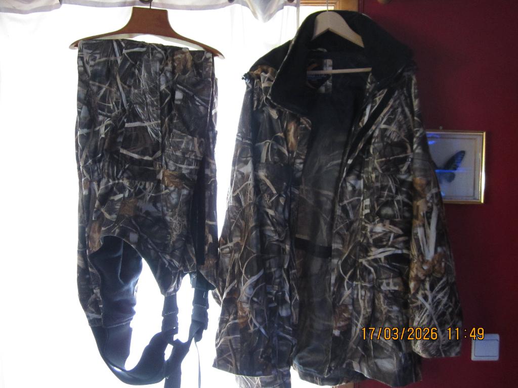un ensemble  veste et panatlon  pour la péche ou la chasse, Enlèvement, Neuf