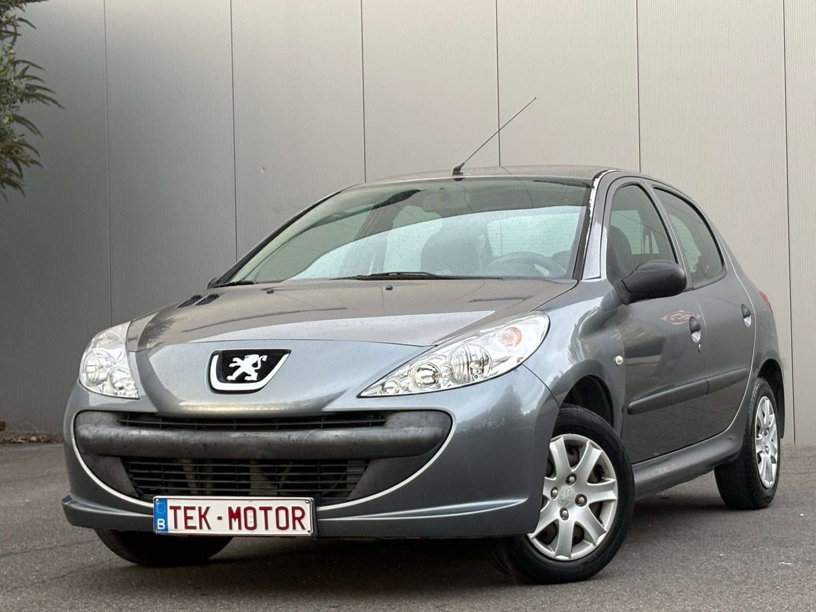 PEUGEOT 206 1.2 BENZINE, GEKEURD, ZEER PROPER!!, Handgeschakeld, 44 kW, 1124 cc, Dealer onderhouden