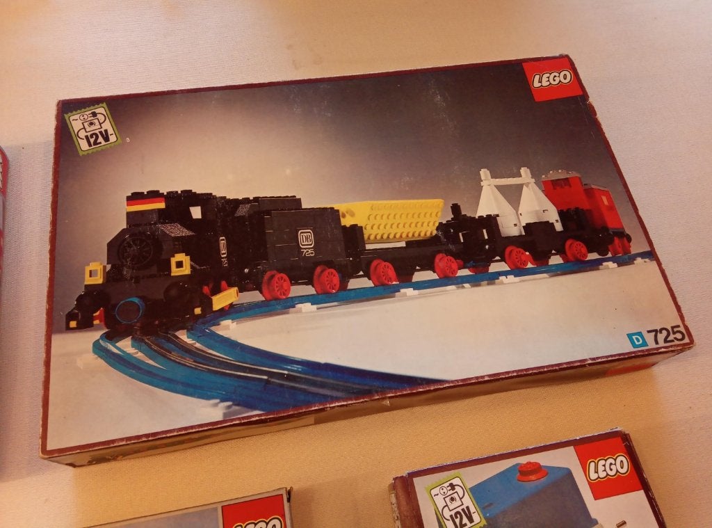 LEGO Treinen 725 12V Freight Train and Track MET DOOS, Kinderen en Baby's, Speelgoed | Duplo en Lego, Overige thema's, Lego, Compleet
