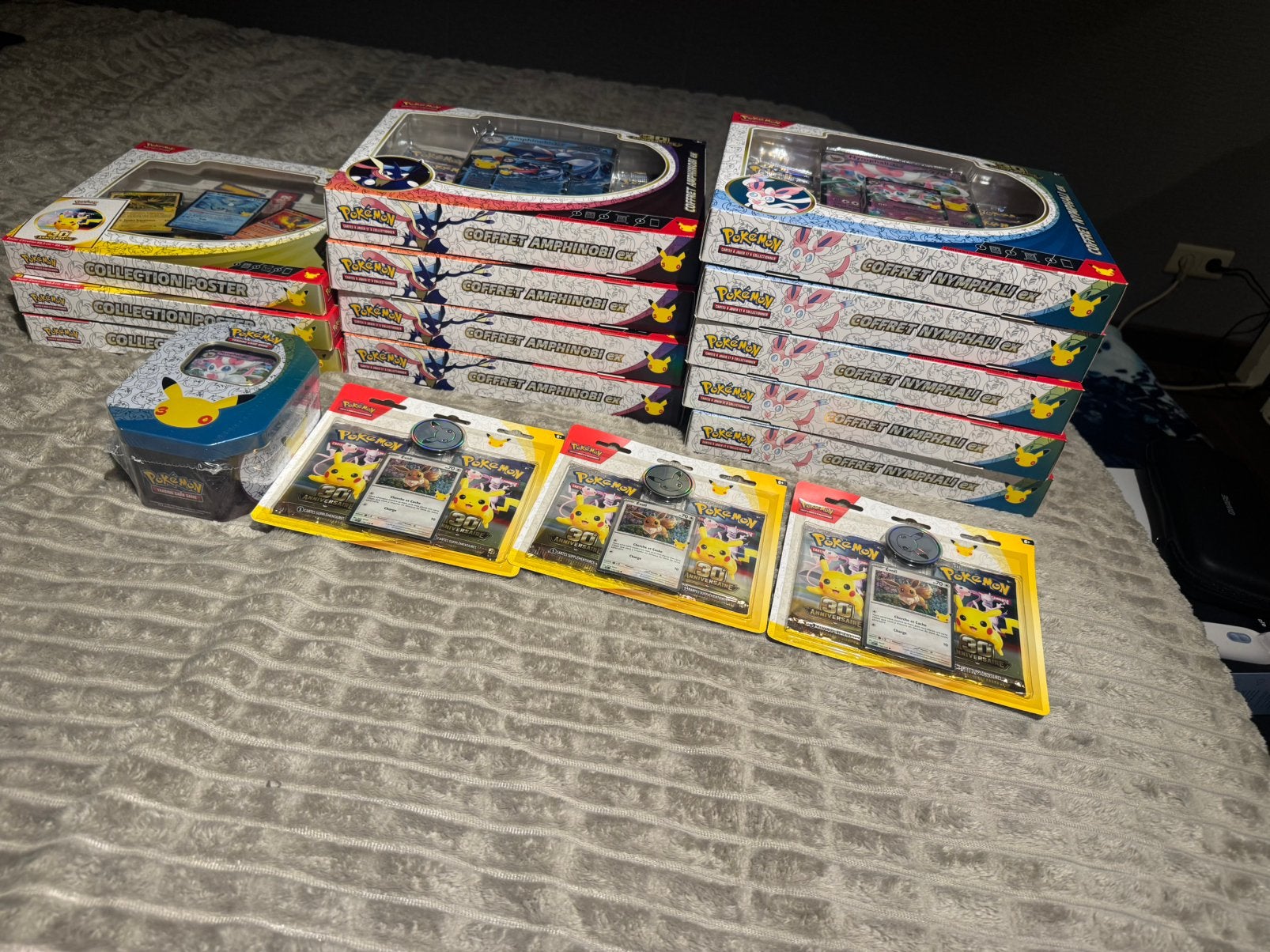 LOT POKÉMON 30e ANNIVERSAIRE – 16 PRODUITS NEUFS & SCELLÉS, Enlèvement, Neuf, Booster box