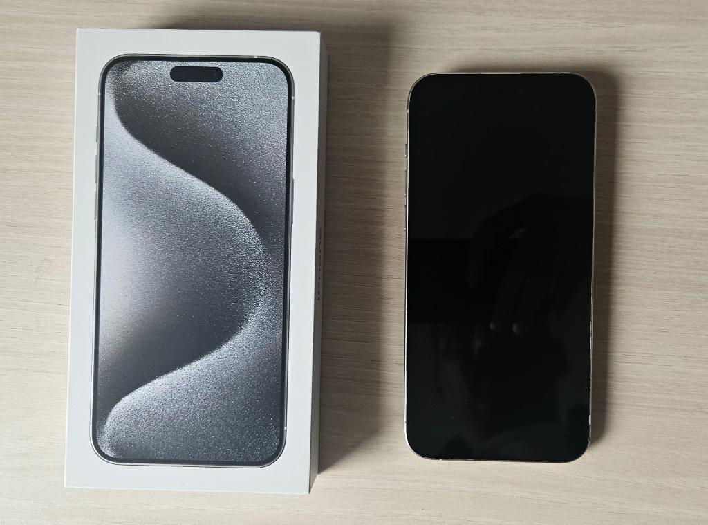 iPhone 15 Pro Max 256 GB - zo goed als nieuw, Telecommunicatie, Mobiele telefoons | Apple iPhone, Wit, IPhone 15 Pro Max, Zo goed als nieuw