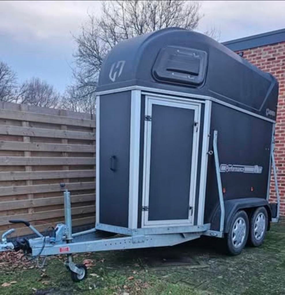 TE HUUR 1,5 paardentrailer, Dieren en Toebehoren, Ophalen