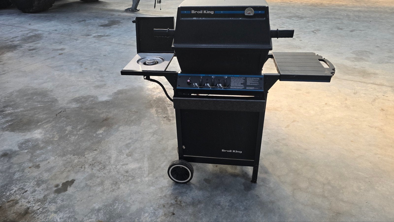 Broil King gasbarbecue – 2 branders en  zijbrander, Ophalen, Gebruikt, Broil King