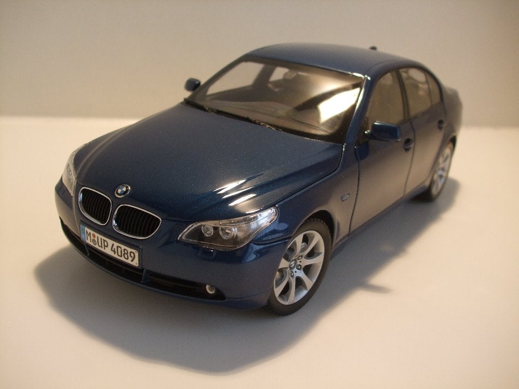 BMW 545i E60 Sedan Blue BMW Dealer Edition 1/18 NIEUW, Hobby en Vrije tijd, Ophalen of Verzenden, Nieuw, Auto, Kyosho